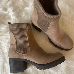 Women’s Tan Suede Boots